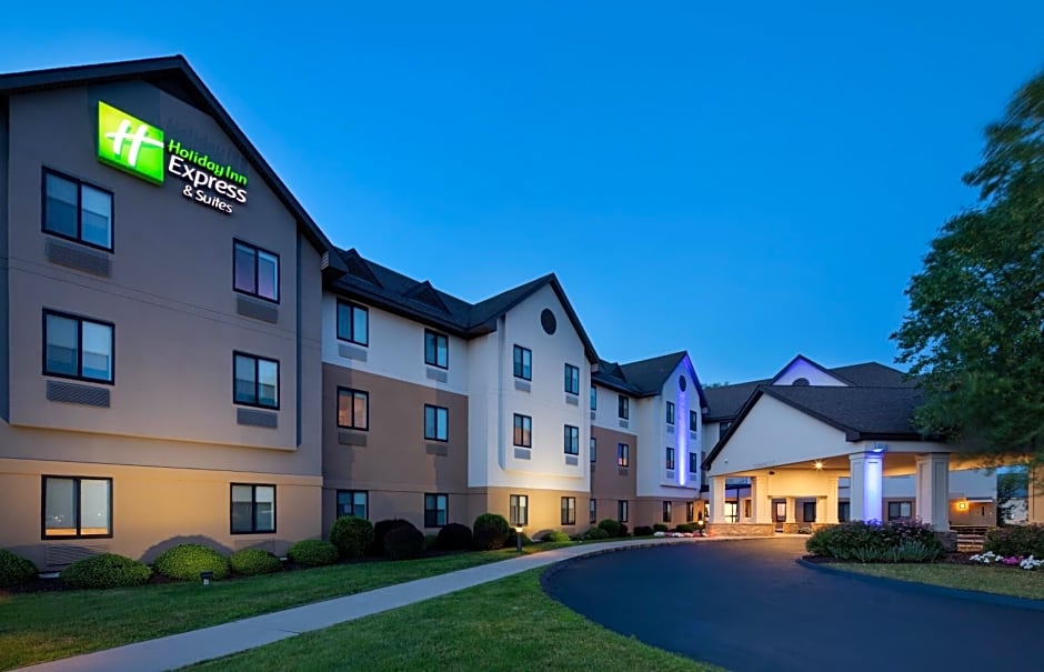 Holiday Inn Express & Suites Bradley Airport, an IHG Hotel, WINDSOR LOCKS. Rates from USD114.