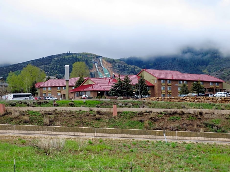 best western park city pool hours