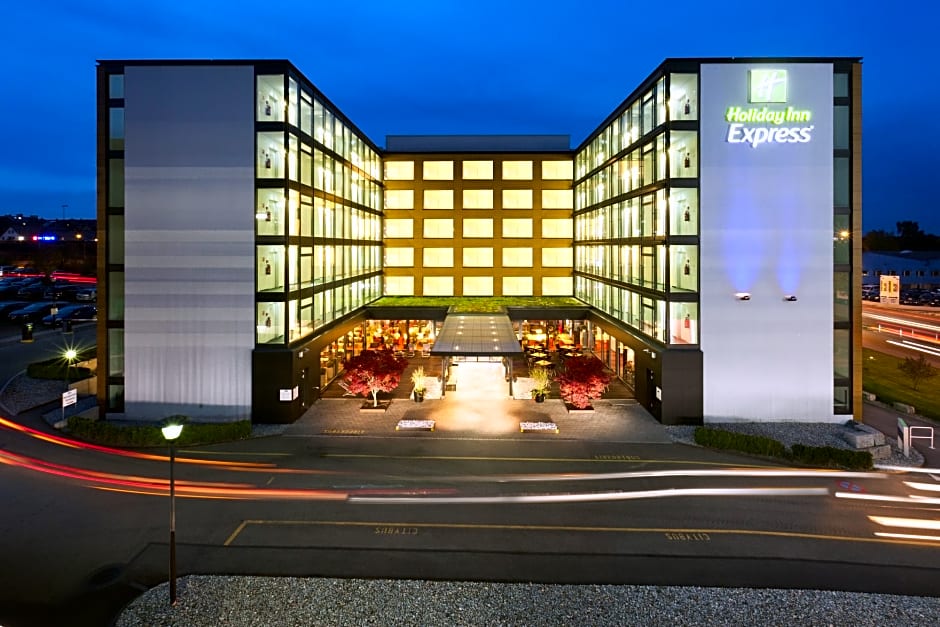Holiday Inn Express Zurich Airport, Ruemlang. Contact us