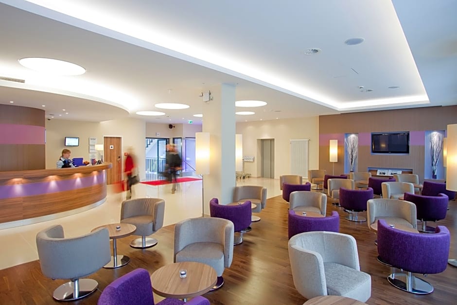 Holiday Inn Express Hamburg City Centre Hamburg Rates From Eur71