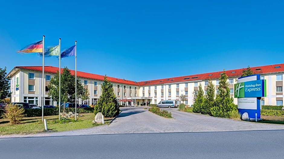 Holiday Inn Express Munich Airport, Oberding. Rates from EUR71.