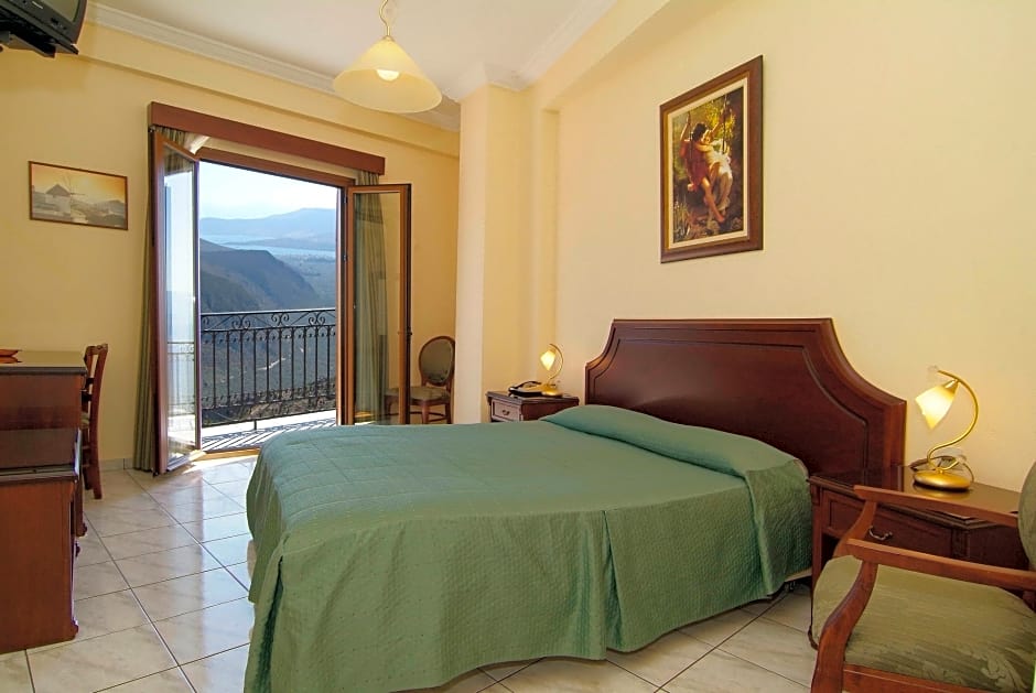 Отель гермес. Номер Hermes. Sky Resort – DELPHI. Sky Resort - DELPHI & Jessy. Hermess Hotel Xirdalan.