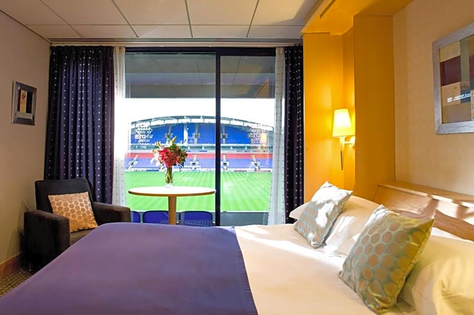 Reebok hotel near stadium Clearance