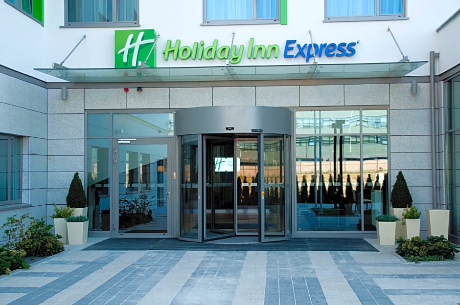 Promo [90% Off] Holiday Inn Express Hotel Suites Warsaw United States